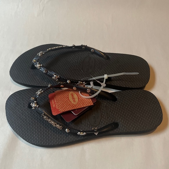 Havaianas Skull Crossbones Slim Hardware Studded Spikes Black Flip flops Slides - Picture 9 of 13